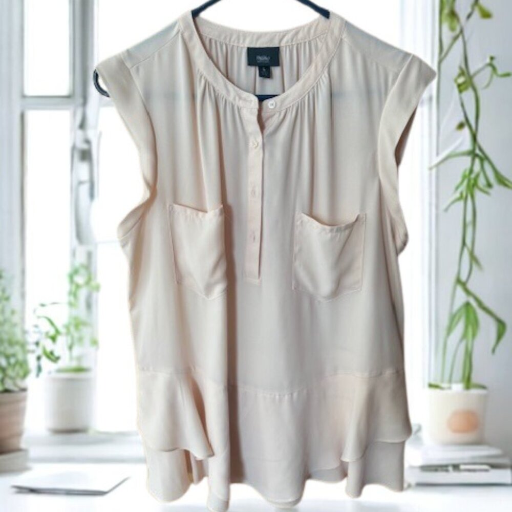Light Peach Sleeveless Blouse – Size Large